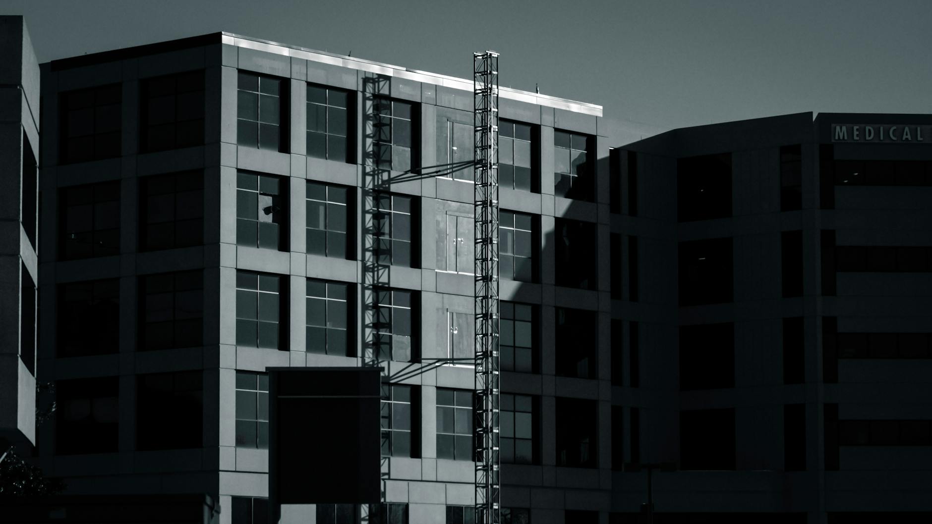 Asbestos Exposure at Aurora Medical Center – Kenosha, Wisconsin: Legal Information for Workers and Tradesmen